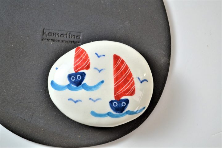 Paintings on Pebbles - Boats ceramic