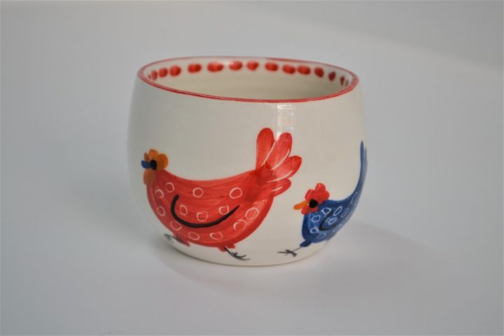 Short Uneven Cup Hens ceramic